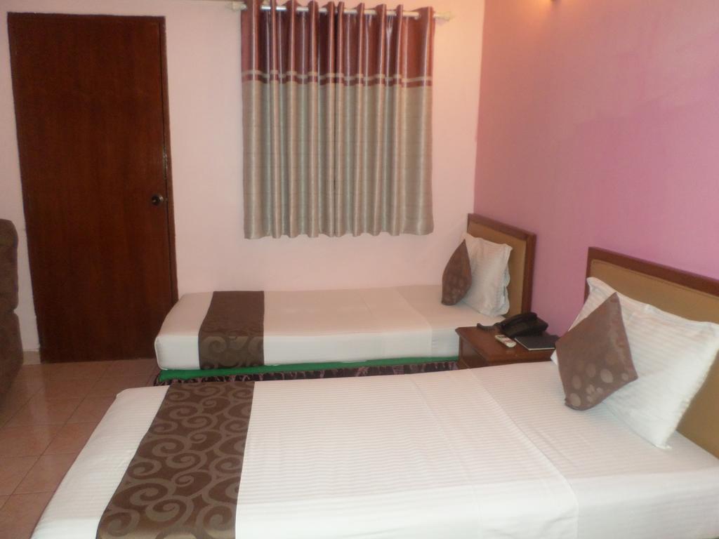 ماليه Skai Lodge الغرفة الصورة